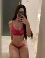 Siyah uzun saçlı bayan Kumsal