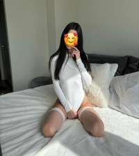 Asya Eve Otele gelen Genç Bayan 