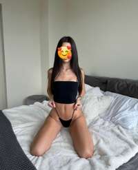 Asya Eve Otele gelen Genç Bayan 