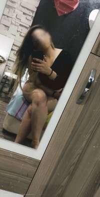 Dik kalçalı genç kız Miya