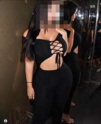 Doğal vücuta sahip AZra