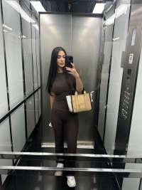 Genç ve Cazibeli Mersin Zeycan