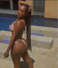 Güzel ve neşeli Tina