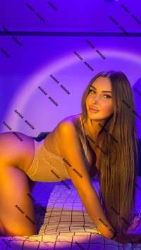 İri göguslu bayan Bahar. KENDİ YERIM VAR  