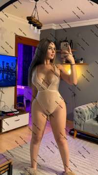 İri göguslu bayan Bahar. KENDİ YERIM VAR  