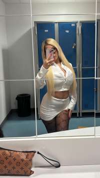 Sarı saçlı escort Sena