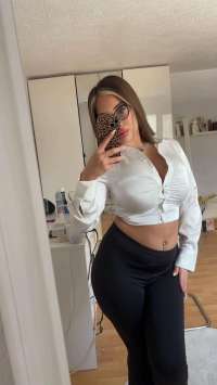 Sarı saçlı escort Sena