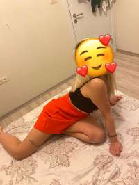 Sarışın saçlı seksi İzmirli Azra