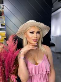 Seksi Hatlara Sahip Göçmen escort bayan Lara