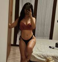 Siyah saçlı Mersin bayan Hale