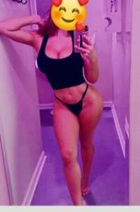 Yakışıklı beyleri seven Selina