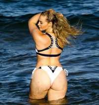 Yeşil gözlü seksi bayan Sahra